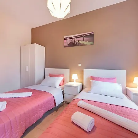 Omega Comfy Almyrida Apartman *